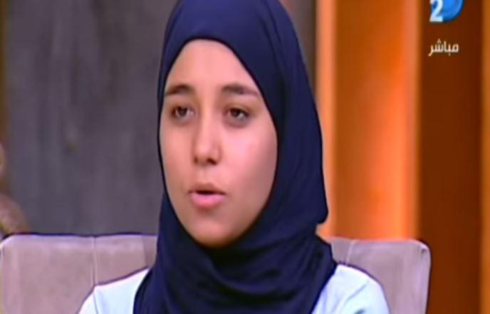 فيديو| فتاة ترفض غناء “تسلم الأيادي” فتم اتهامها بالإرهاب