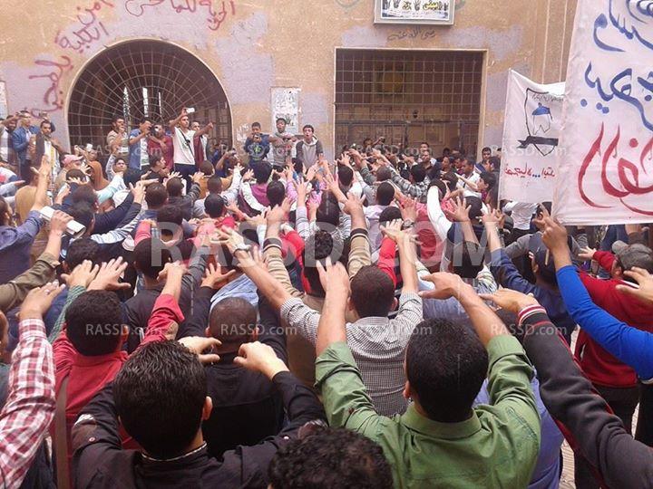 أمن الانقلاب يقتحم جامعة الأزهر في تفهنا عقب مسيرة طلابية