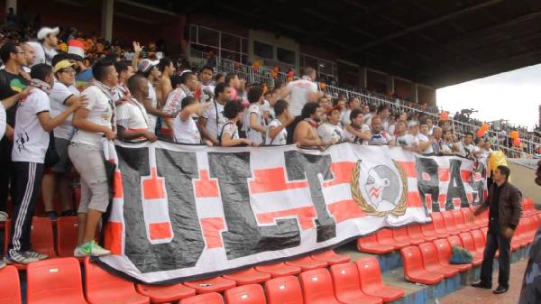 ألتراس وايت نايتس يتظاهرون بإمبابة للإفراج عن زملائهم