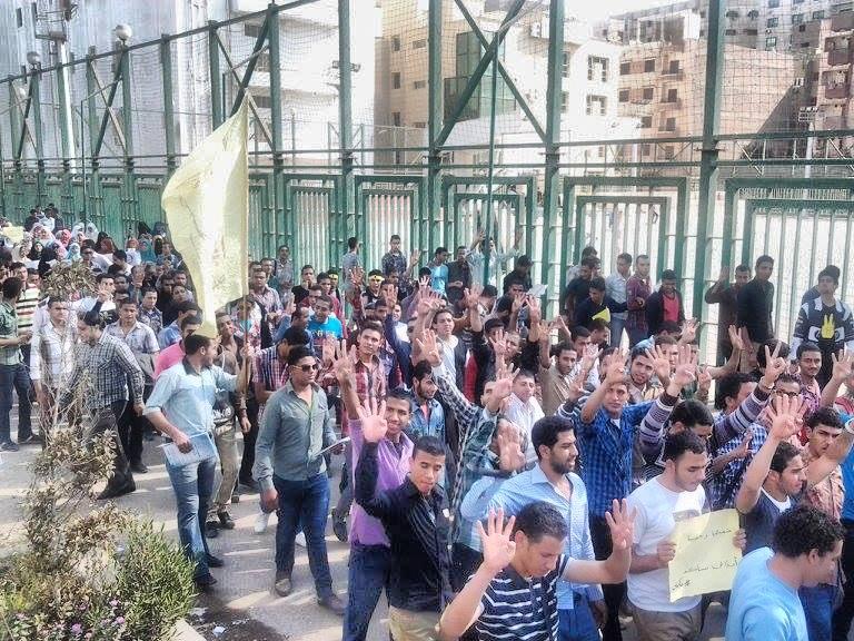 بالصور .. مسيرة لـ”طلاب ضد الانقلاب” بجامعة بني سويف