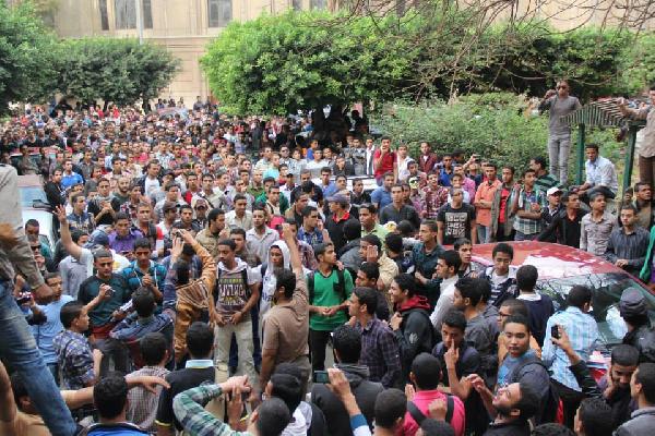 بالصور ..تظاهرة  طلاب جامعة الازهر بالدراسة