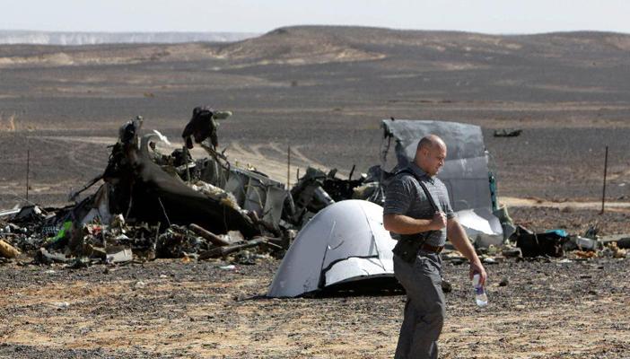 فوربس: مصر لن تستطيع الاستمرار في الإنكار غير العقلاني لتفجير الطائرة