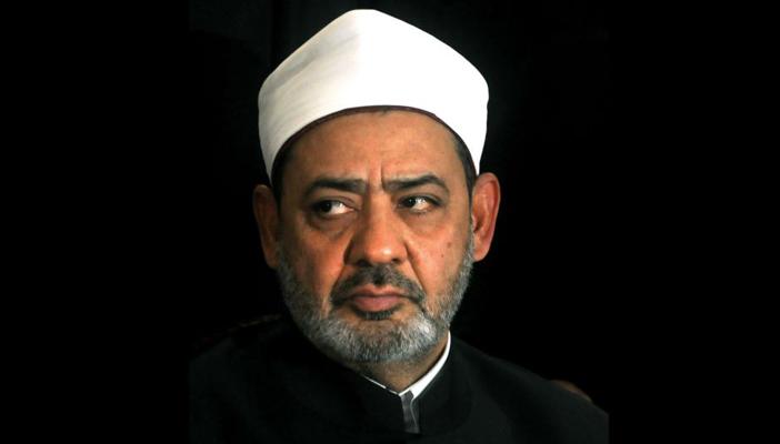 الأزهر يستنكر الاعتداء على المساجد في الغرب ويفتي بهدمها في القاهرة