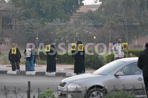 بالصور..سلسلة بشرية بالعاشر من رمضان ضد الانقلاب