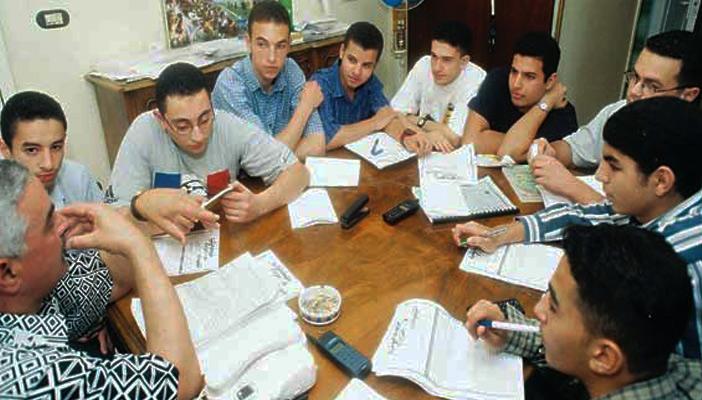 الدروس الخصوصية تقتحم البيوت بعد غلق مراكزها في دمياط