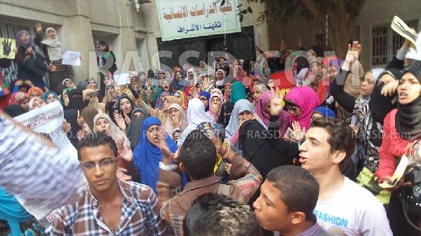 العشرات من طلاب الأزهر بالدقهلية يتظاهرون ضد الانقلاب