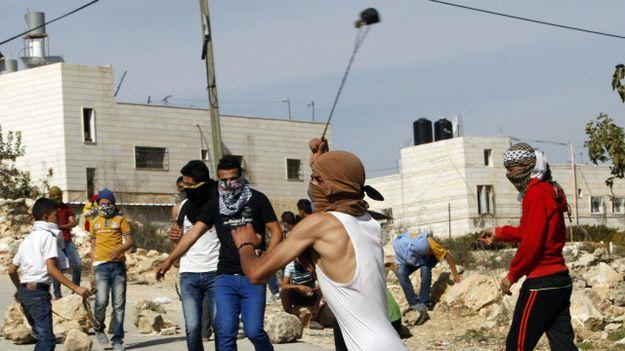 صحف بريطانية: انتفاضة فلسطينية بلا قيادة ستكون “الأكثر تحديا”