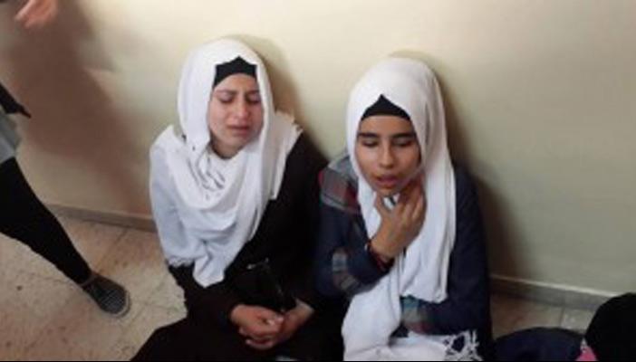 الاحتلال يلقي قنابل غاز على مدرسة بالخليل ويصيب طالبات