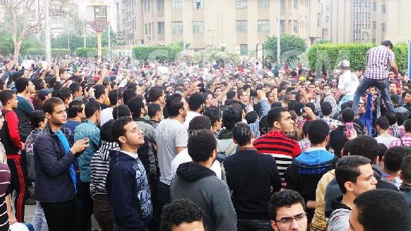 طلاب المنصورة يحيون ذكري محمد محمود بتظاهرة كبيرة