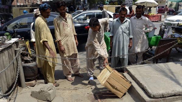 الإعدام لأربعة بباكستان رجموا امرأة حتى الموت