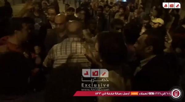 فيديو ..سب وقذف لضابط شرطة بزي مدني بالتحرير