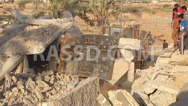 أهالي “الصرصورية” برفح يزيلون آثار التفجيرات