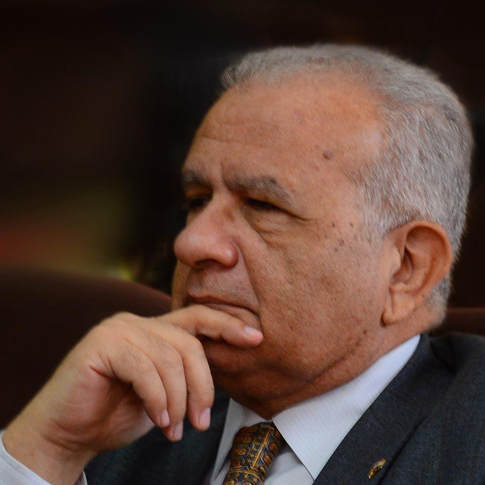 حازم حسني يسخر من حملة تبرعات زوجة السيسي