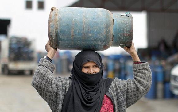 فيديو..السيسي:الناس لازم تدفع 67 جنيه لتحصل على الأنبوبة بثمنها