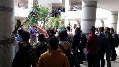 وقفة لطلاب المعهد التكنولوجي في العاشر بعنوان “مفيش رجوع”