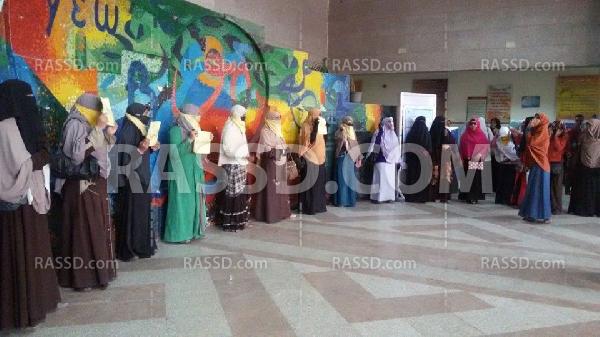 وقفة لطالبات آداب الفيوم تنديدًا باعتداء الأمن عليهن الأربعاء