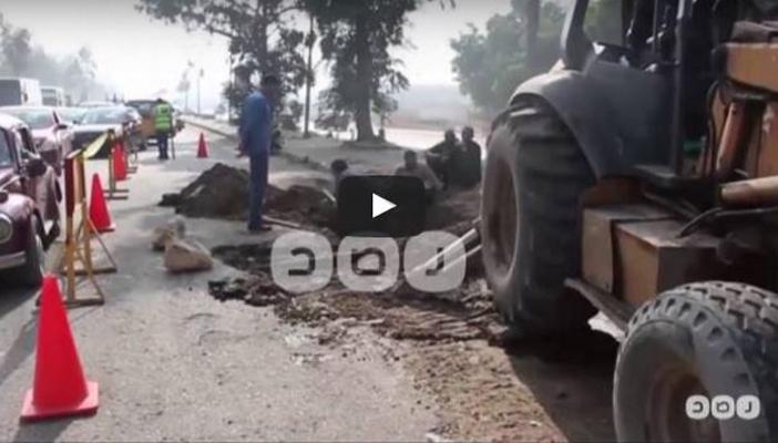 بالفيديو.. شلل مروري بطريق الأوتوستراد نتيجة انفجار ماسورة مياه عمومية