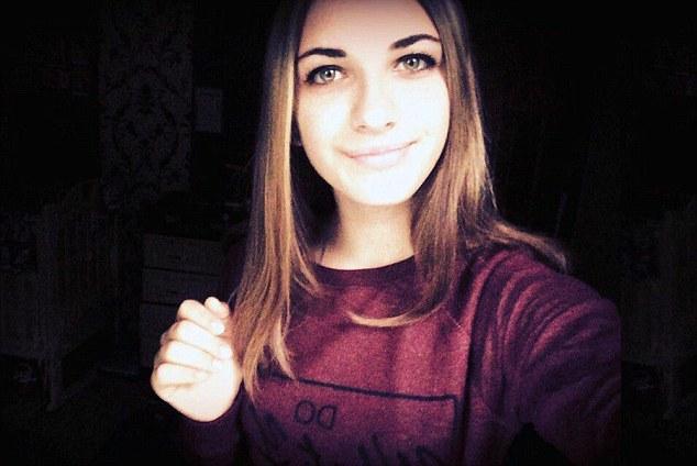 “ديلي ميل”: هذه الفتاة كانت تجلس فوق قنبلة الطائرة الروسية