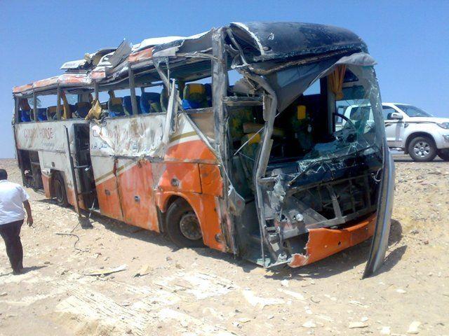 مصرع 5 أشخاص وإصابة 14 إثر انقلاب أتوبيس في الصف