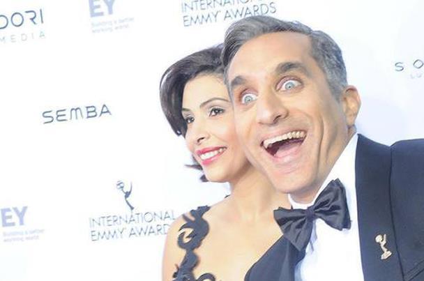 بالصور.. باسم يوسف وزوجته في مهرجان “جوائز إيمي”