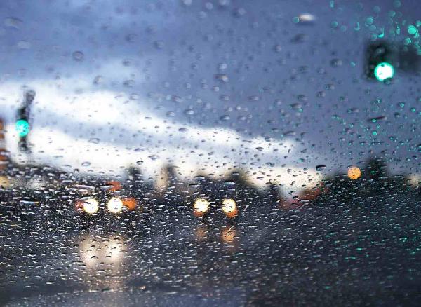 “الأرصاد”: انخفاض الحرارة وسقوط الأمطار سيستمر لفترة