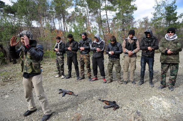 رويترز: تركيا تستضيف تدريبات لألفي معارض سوري