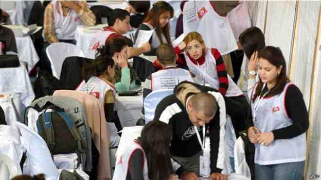 السبسي يحصد أعلى الأصوات في انتخابات تونس يليه المرزوقي