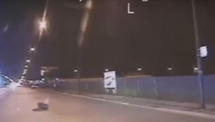 بالفيديو.. ضابط أميركي يطلق 16 رصاصة في جسد شاب أسود لمجرد الاشتباه