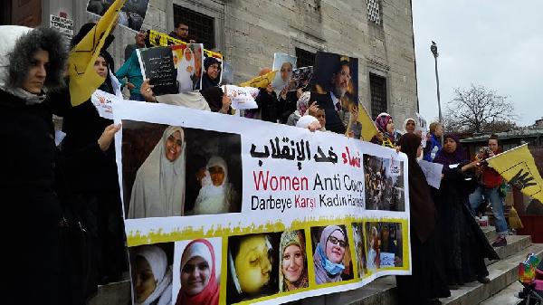 وقفة احتجاجية لـ”نساء ضد الانقلاب”أمام”الأمم المتحدة”بتركيا