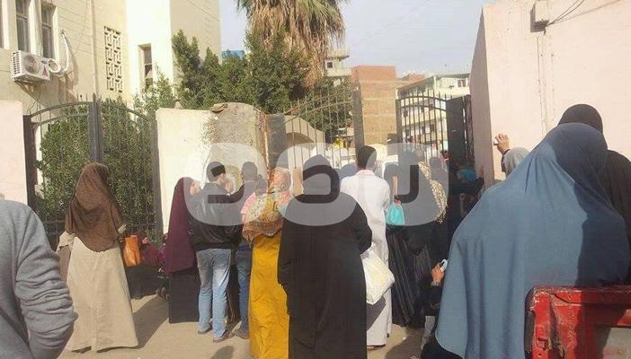 بالصور.. الشرقية: معتقلو قسم بلبيس يضربون.. وأهاليهم يتجمهرون