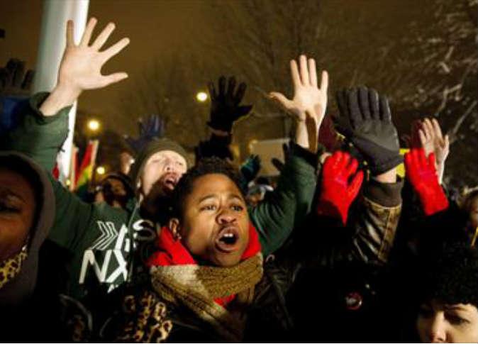 بعد احتجاجات فيرجسون.. الفاينانشال: مقتل الفتى الأمريكي لن ينسى