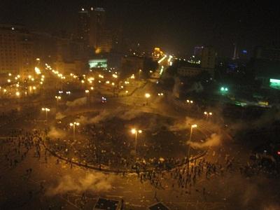 إغلاق التحرير بعد اشتباكات الشرطة مع رافضي قانون التظاهر