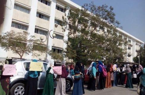 وقفة لطالبات أزهر القاهرة تنديدًا بقمع الحراك الطلابي