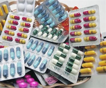 الحكومة السودانية تخفض أسعار الدواء خشية العصيان الشعبي