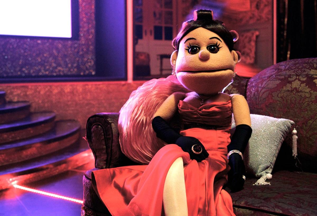 “أبلة فاهيتا” تسخر من “ضعف” لغة الفنانين أثناء ترويجهم للسياحة