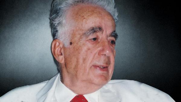 وفاة الشاعر اللبناني “سعيد عقل” عن عمر يناهز 102 سنة