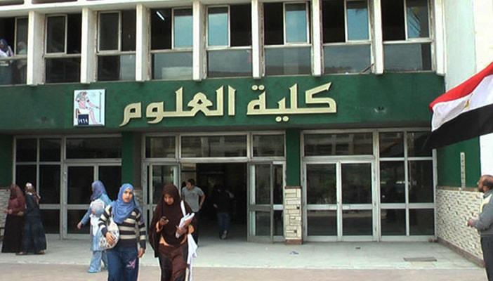 خريجو “علوم”.. بين إهمال الحكومة ودوامات الخلافات مع الأطباء والصيادلة