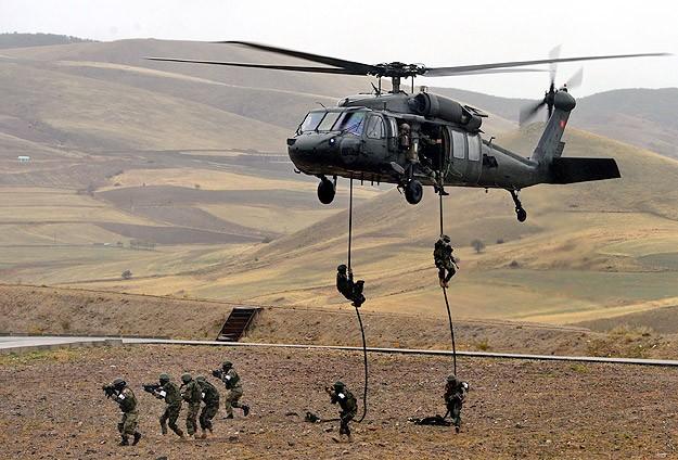 مناورات عسكرية تركية باكستانية أفغانية مشتركة في أنقرة