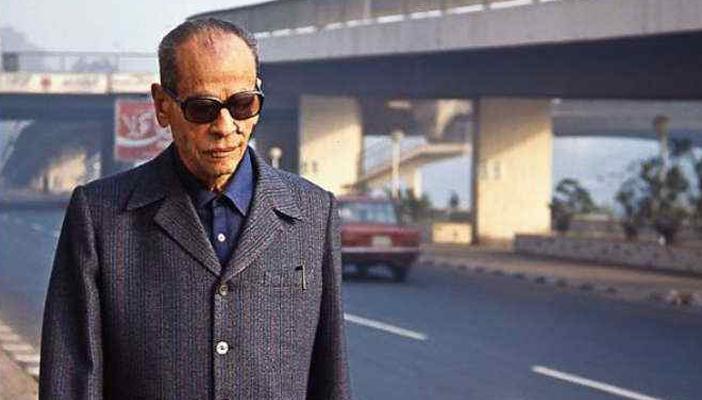 بالإنفوجرافيك.. محطات في حياة “أبو الرواية المصرية الحديثة”