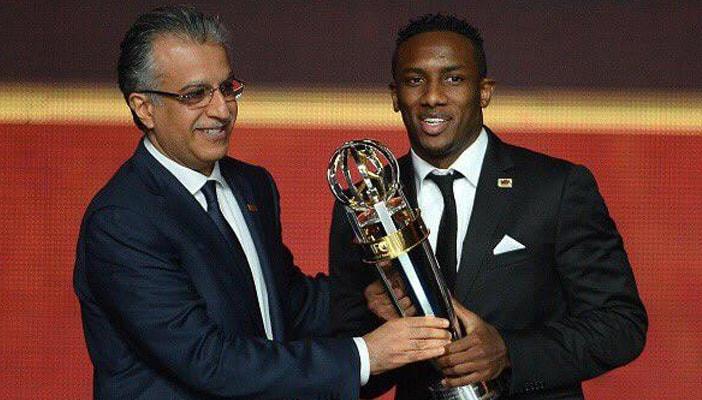 الإماراتي أحمد خليل يتوج بجائزة أفضل لاعب في آسيا في 2015