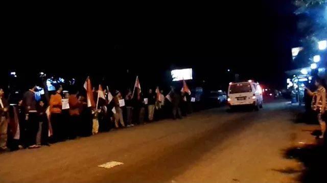 سلسلة بشرية في دمياط للتنديد ببراءة مبارك