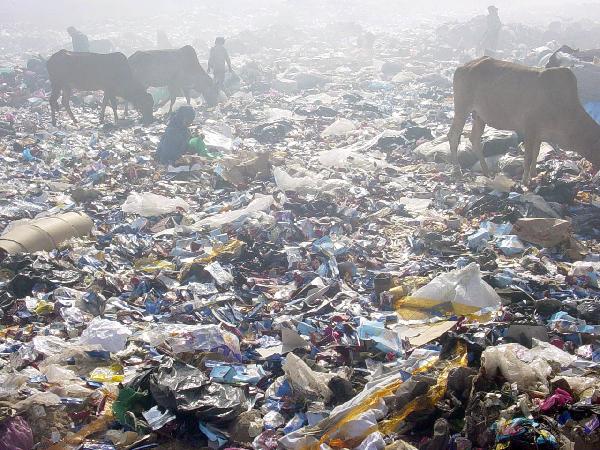 محافظ الجيزة يجهز مقلب قمامة كمكان للتظاهر