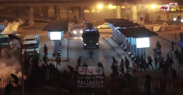 فيديو| لحظة مطاردة المتظاهرين بمحيط ميدان التحرير