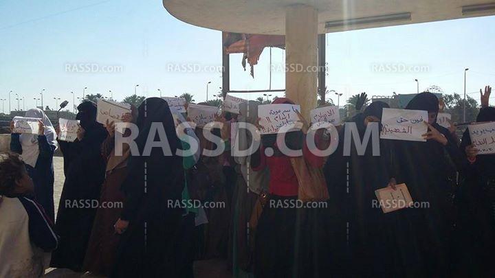 وقفتان لطالبات أزهر أسيوط رفضًا لبراءة المخلوع