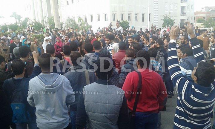 تظاهرة في أكاديمية الشروق تنديدًا ببراءة المخلوع