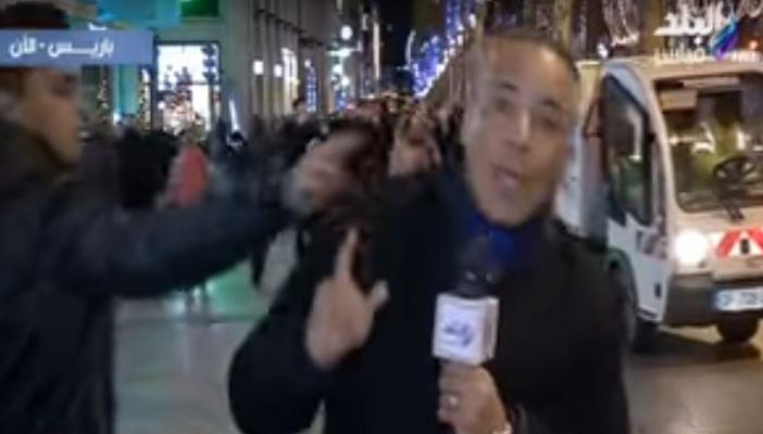 بالفيديو.. أحمد موسى يجري في باريس هربا من ملاحقة مصريين له