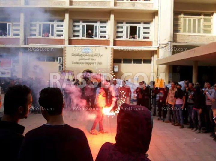 مسيرة في المجمع النظري بالإسكندرية تنديدًا ببراءة مبارك