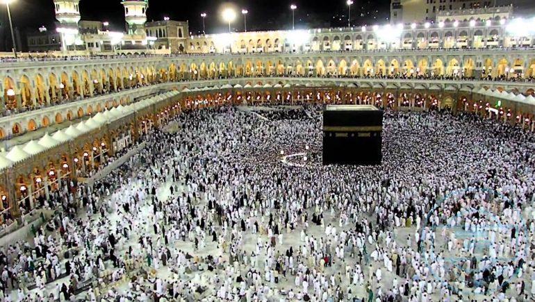 السعودية تلغى قرار تطبيق رسوم التأشيرة على العمرة