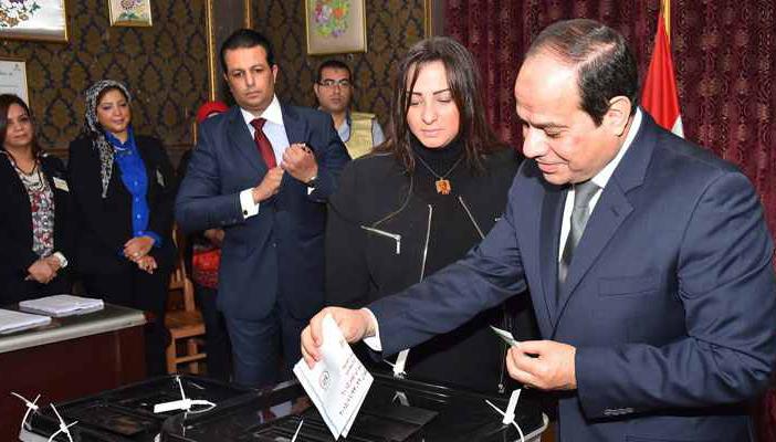 “السيسي” يدلي بصوته في لجنة ترأسها نجلة النائب العام السابق