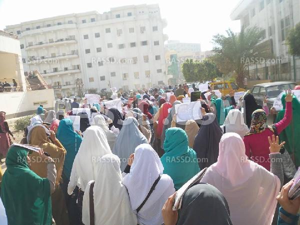 “طالبات ضد الانقلاب” بـ”بني سويف” تندد بفصل زملائهم